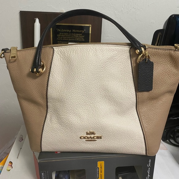 Purses - Picture 3 of 7